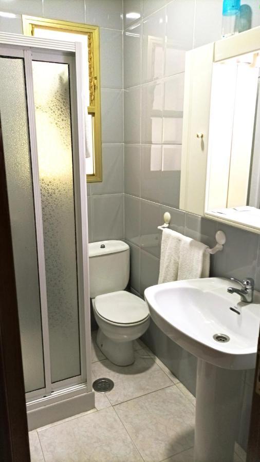 Garden Lodge Hostal Evencio Ribadavia Exterior photo