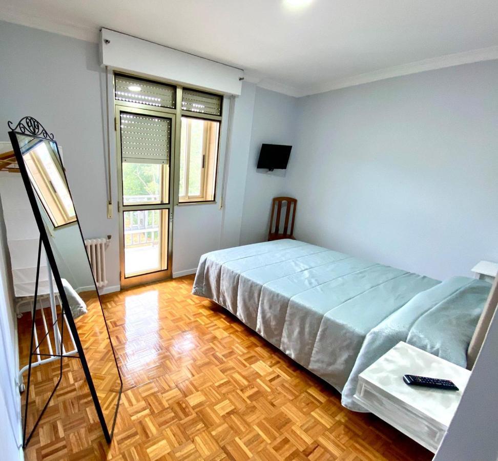 Garden Lodge Hostal Evencio Ribadavia Exterior photo