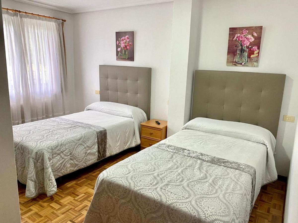 Garden Lodge Hostal Evencio Ribadavia Exterior photo