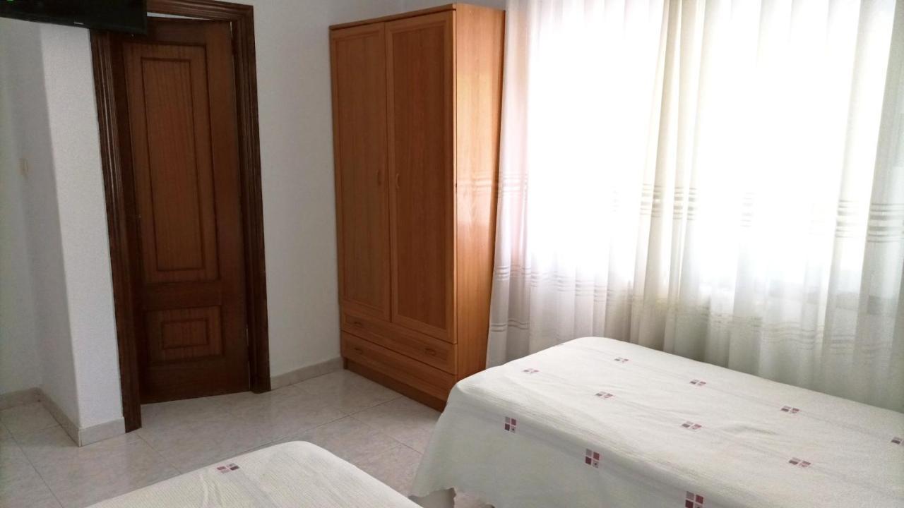 Garden Lodge Hostal Evencio Ribadavia Exterior photo