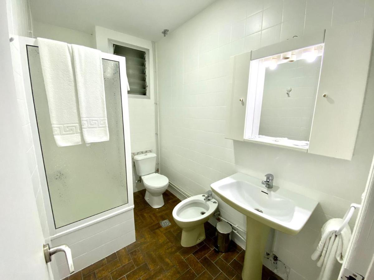 Garden Lodge Hostal Evencio Ribadavia Exterior photo