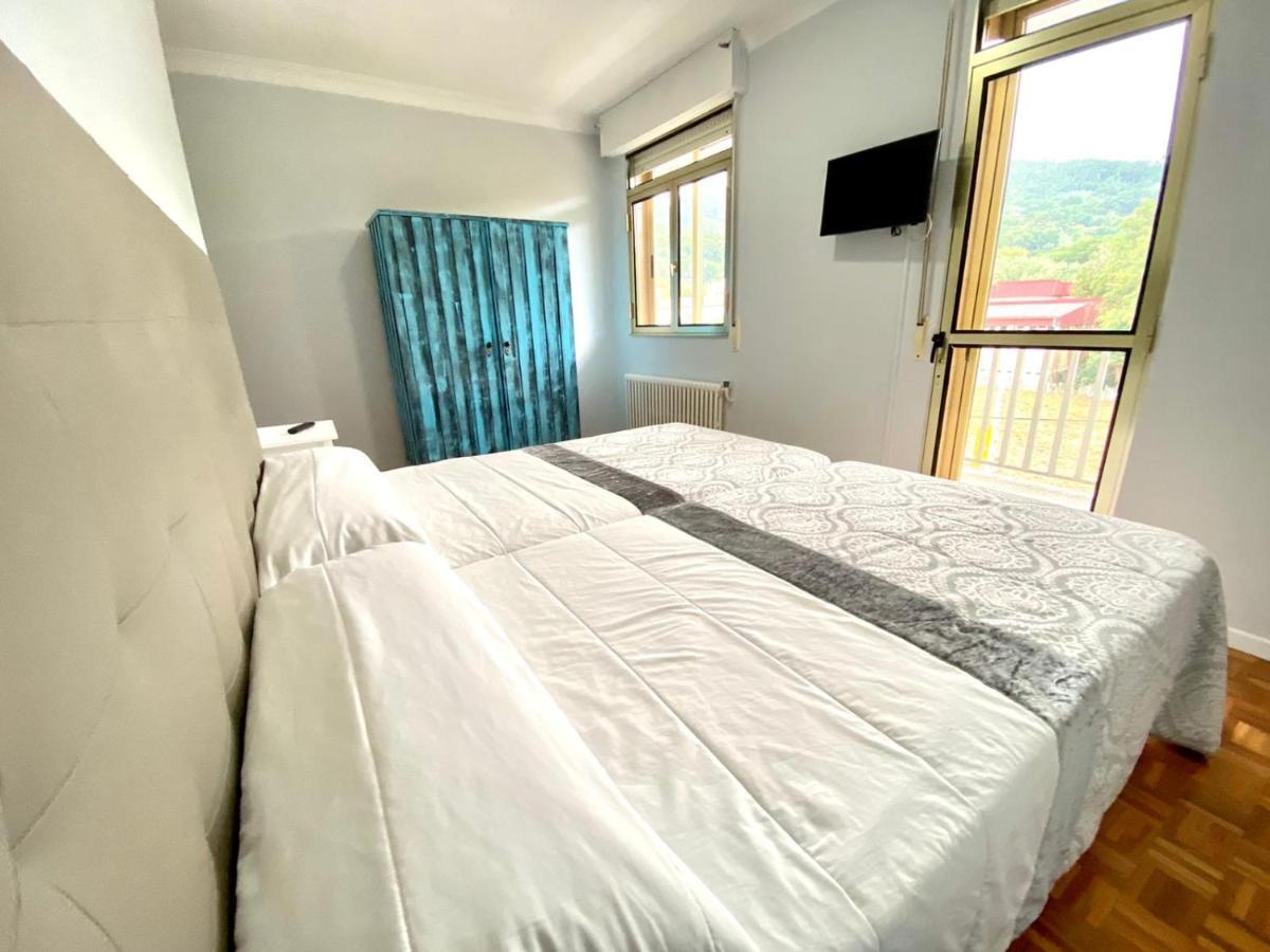 Garden Lodge Hostal Evencio Ribadavia Exterior photo